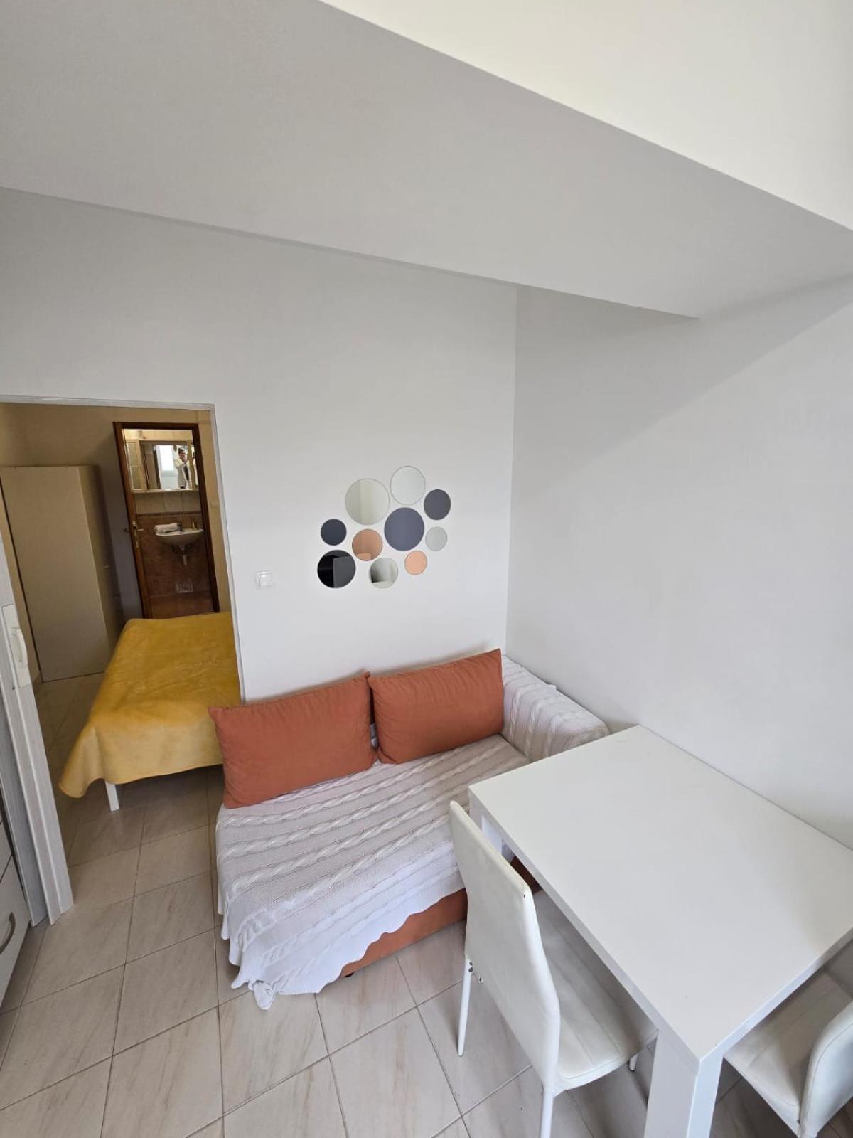 Apartment Ella Banjol Bagian luar foto