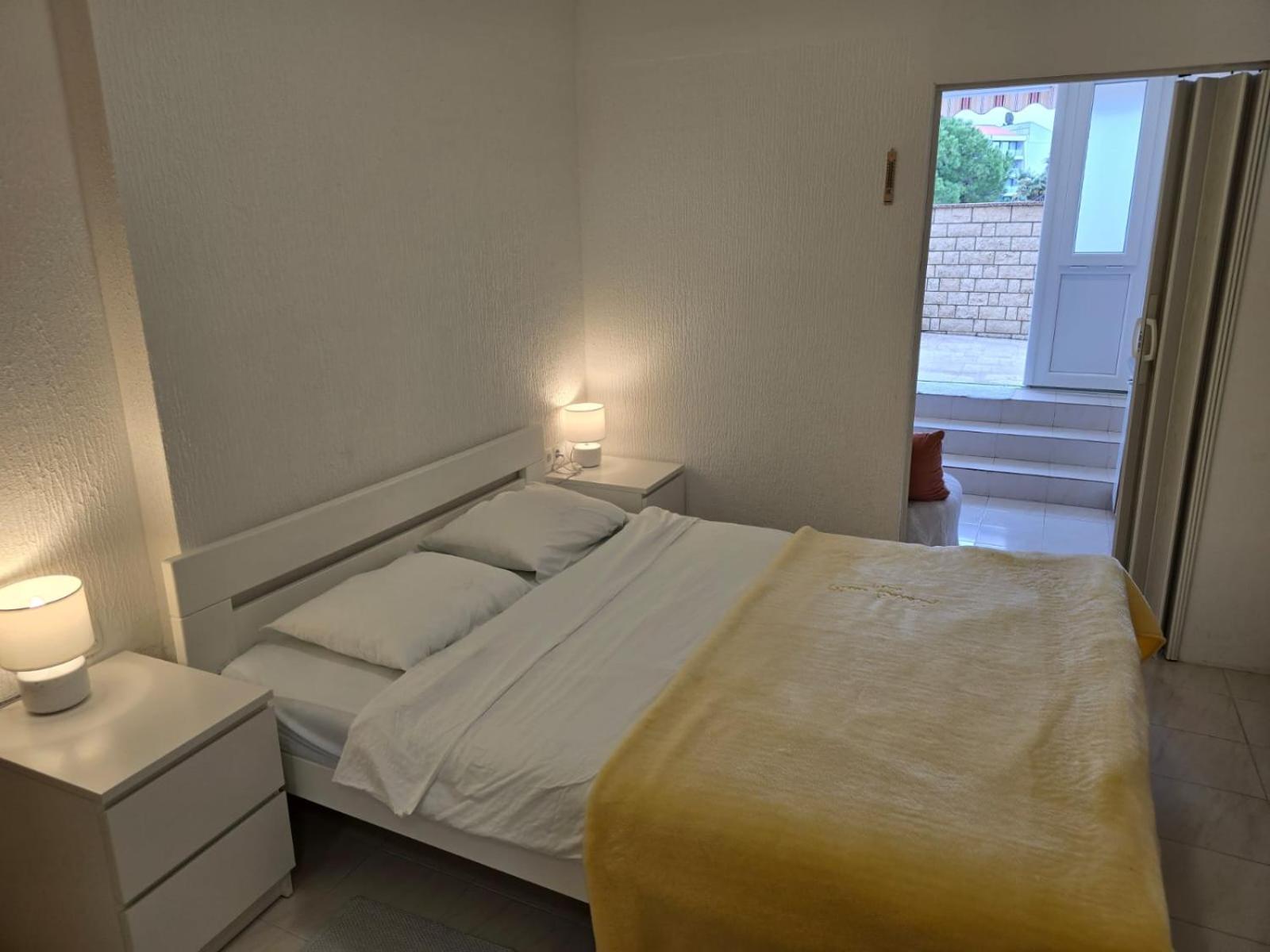 Apartment Ella Banjol Bagian luar foto